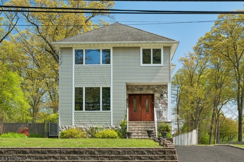 567 Mountain Ave