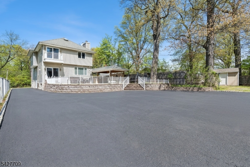 567 Mountain Ave