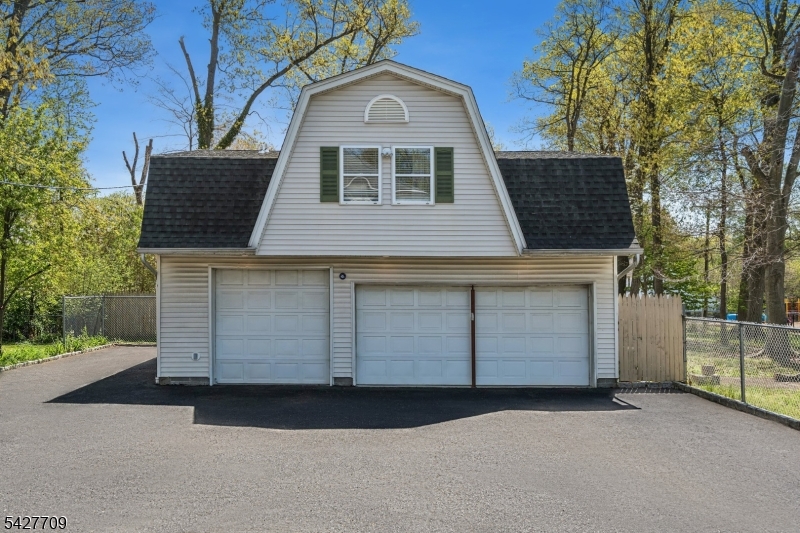 567 Mountain Ave