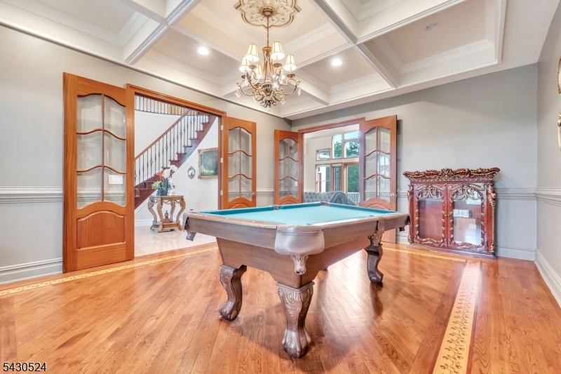 37 Robbins Rd