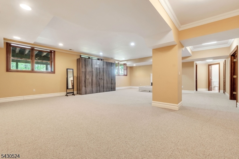 37 Robbins Rd