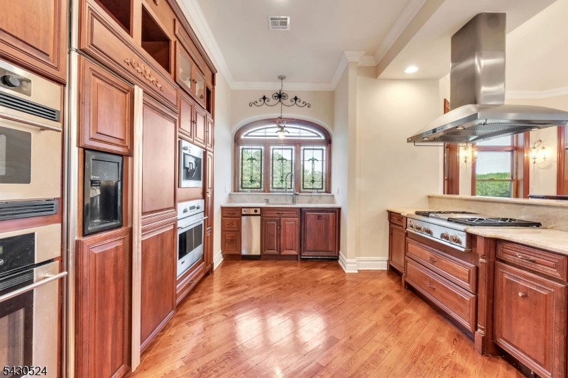 37 Robbins Rd