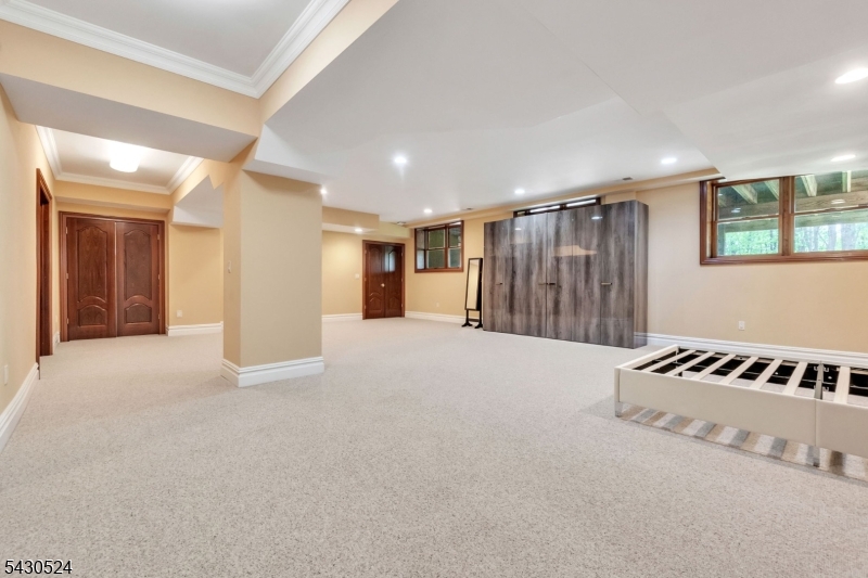 37 Robbins Rd