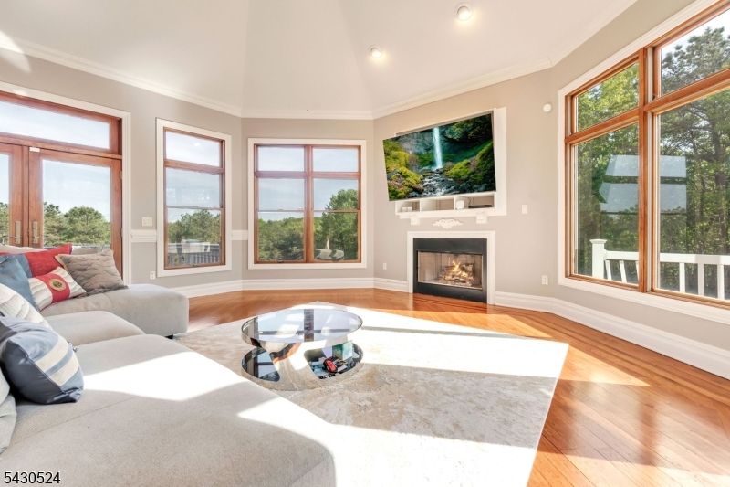 37 Robbins Rd