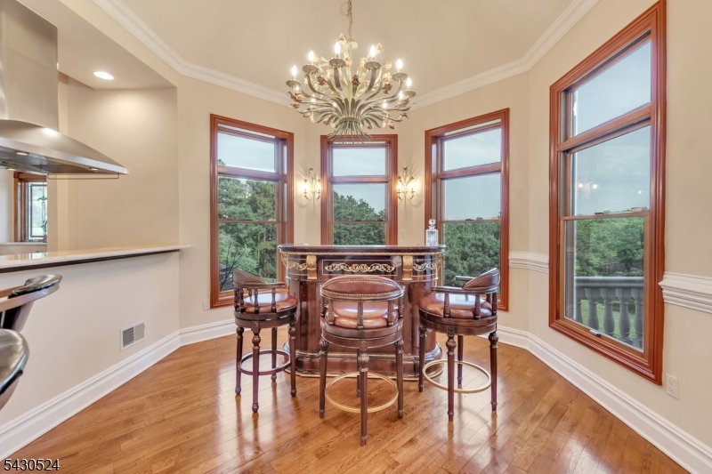 37 Robbins Rd