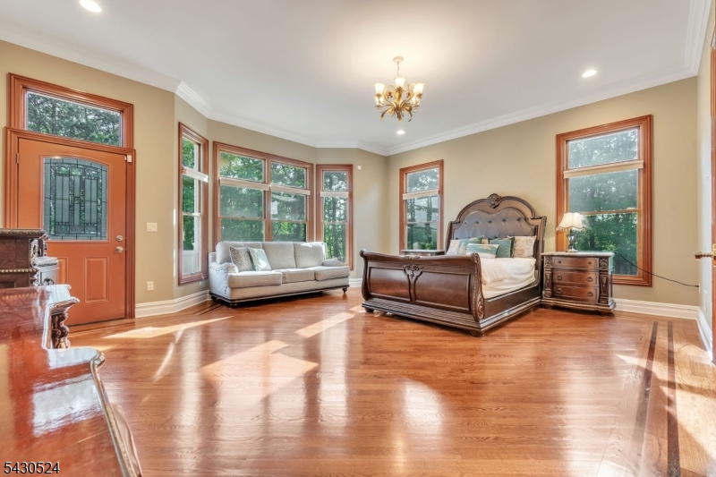 37 Robbins Rd