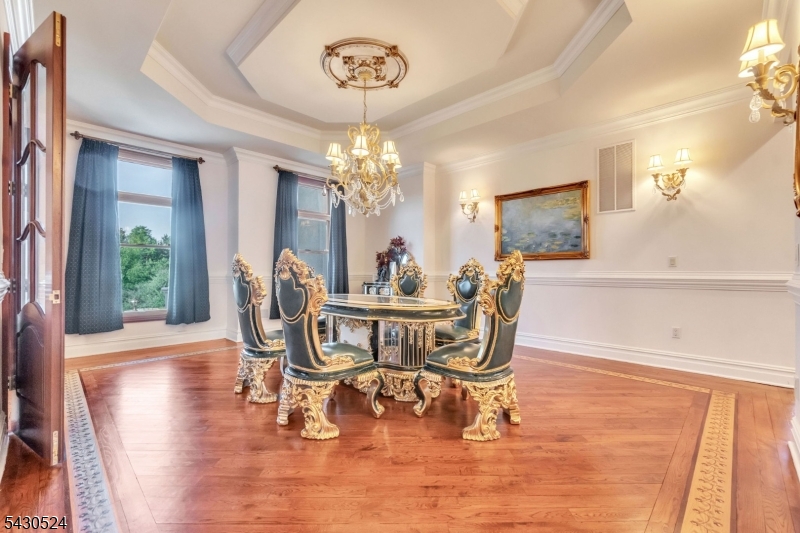37 Robbins Rd