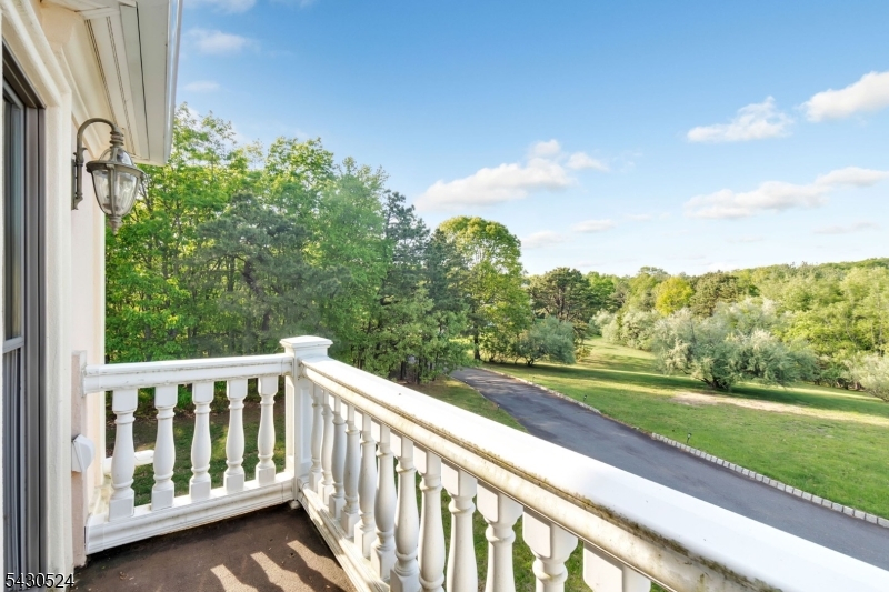 37 Robbins Rd
