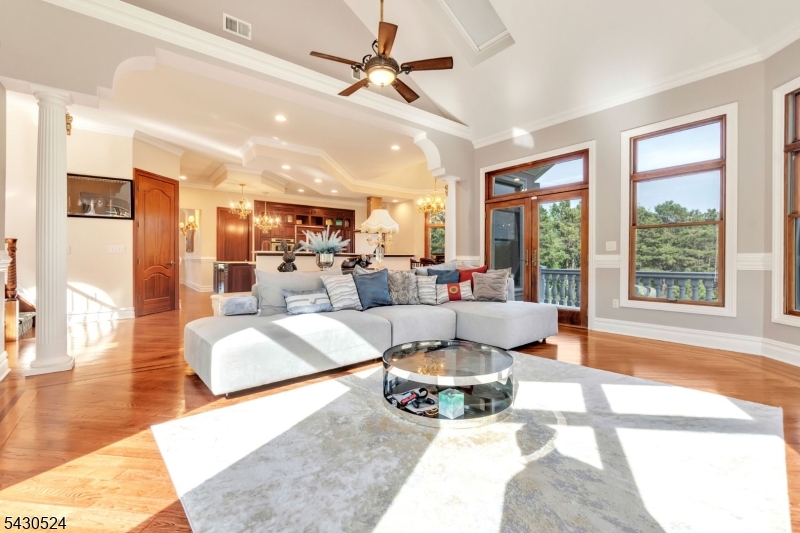37 Robbins Rd