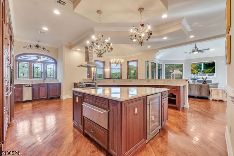 37 Robbins Rd