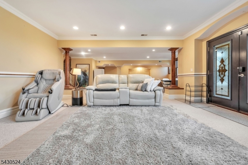 37 Robbins Rd