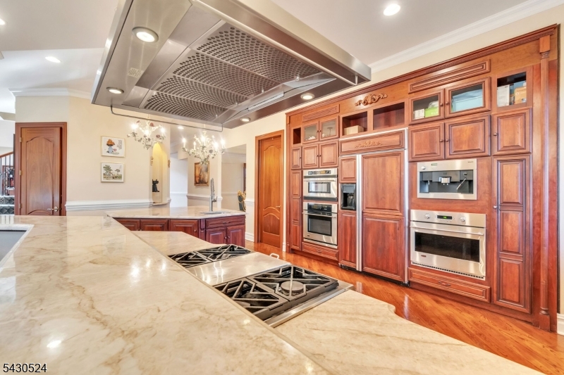 37 Robbins Rd