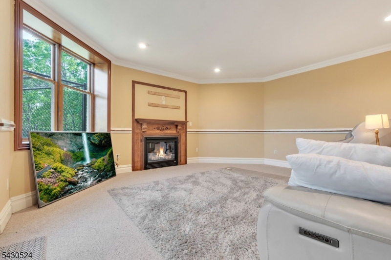 37 Robbins Rd