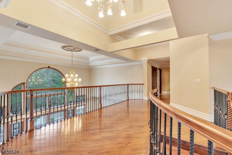37 Robbins Rd