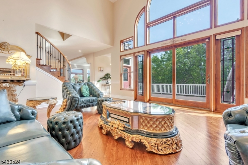 37 Robbins Rd