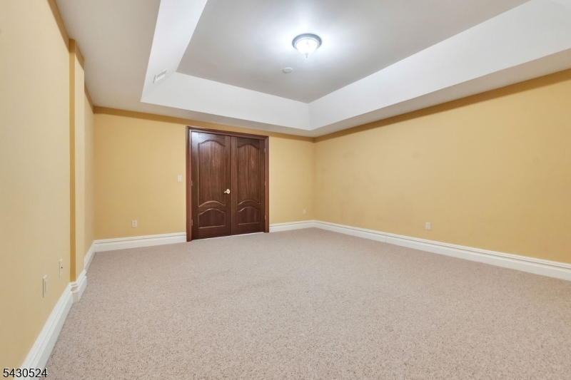 37 Robbins Rd