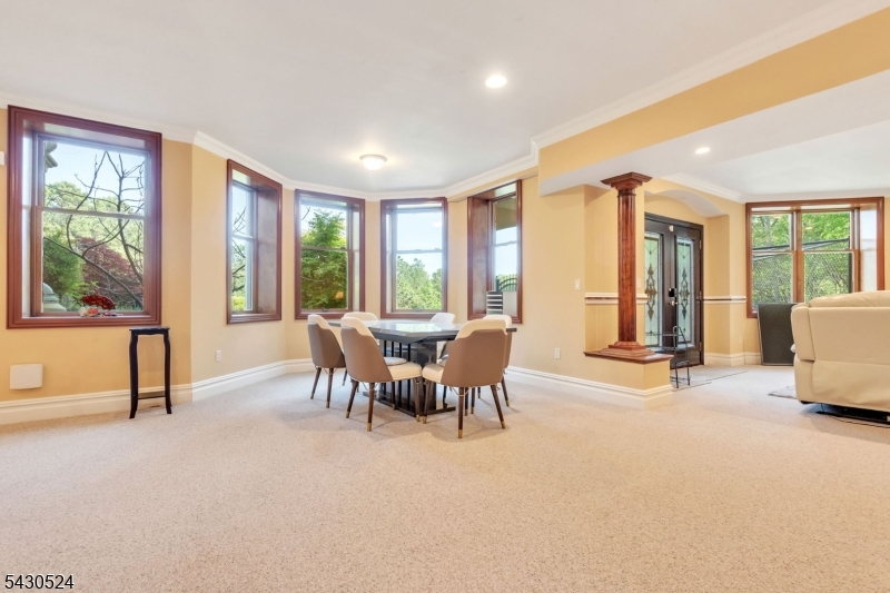 37 Robbins Rd