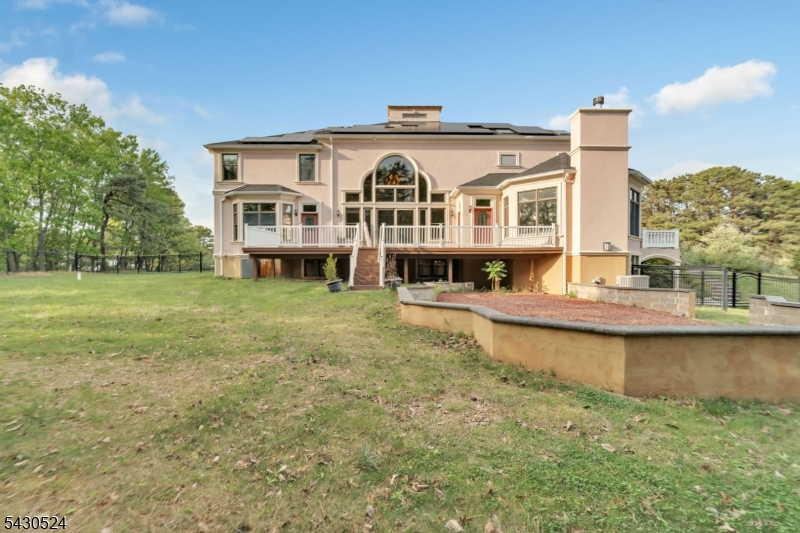 37 Robbins Rd