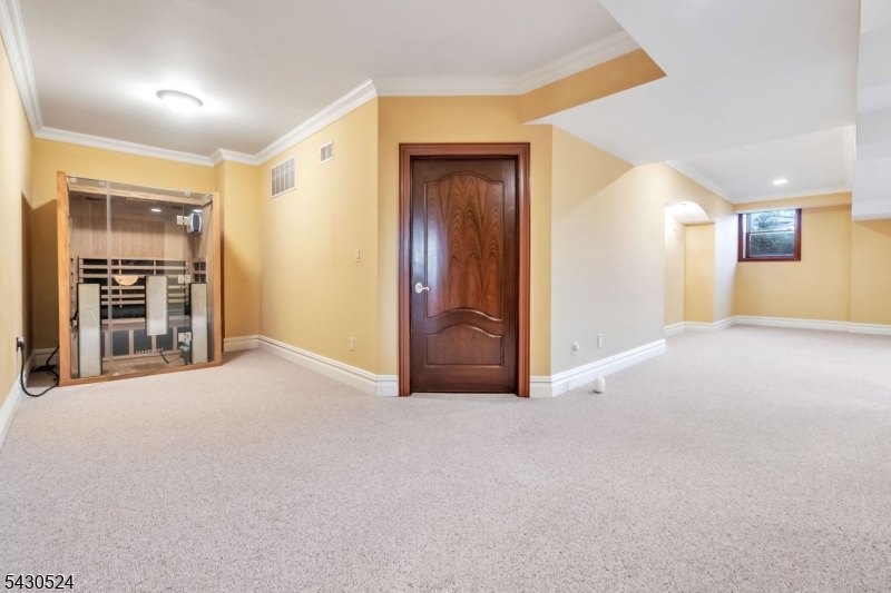 37 Robbins Rd