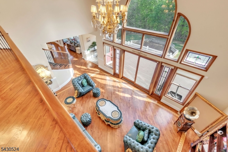 37 Robbins Rd