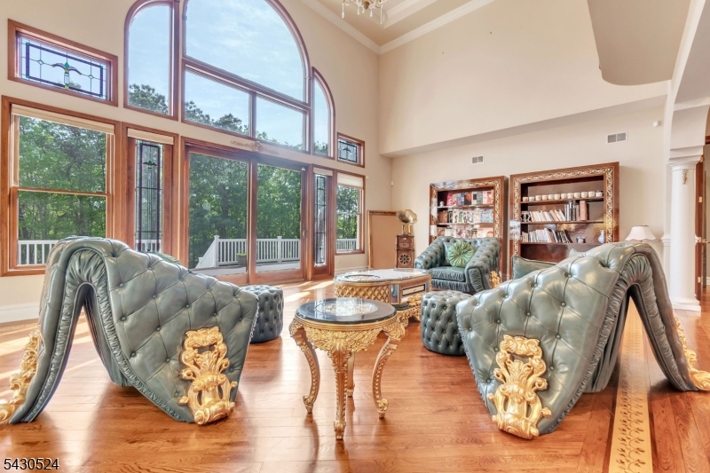 37 Robbins Rd