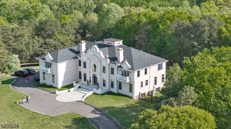 37 Robbins Rd