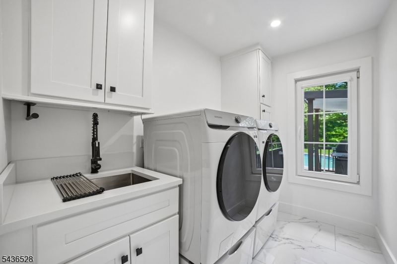 36 Ivy Pl