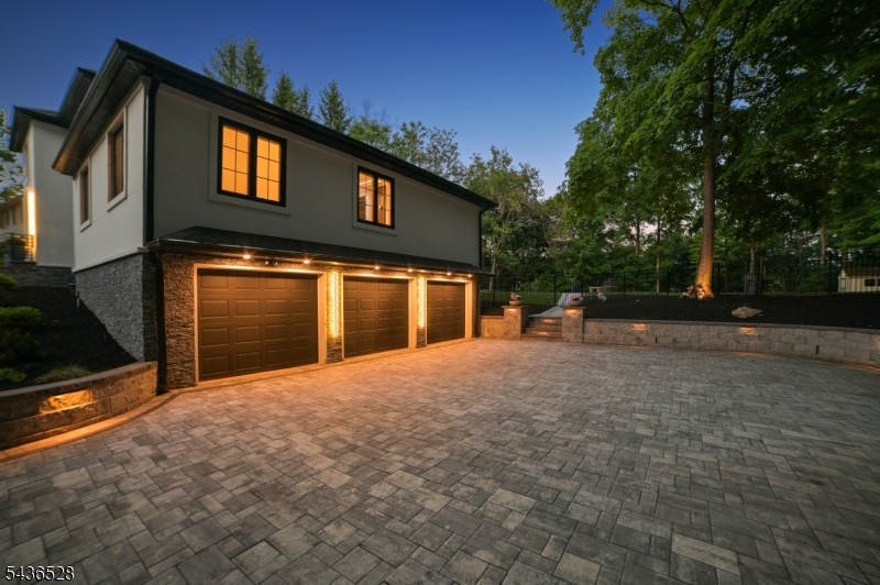 36 Ivy Pl
