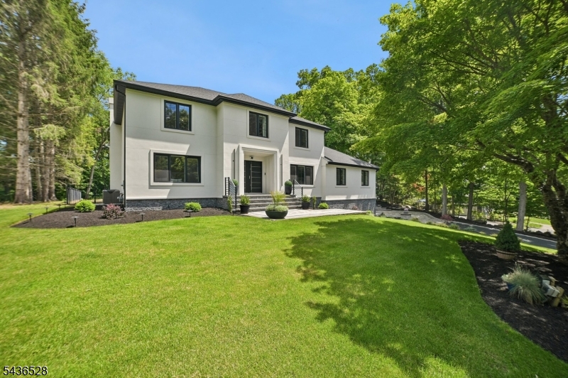 36 Ivy Pl