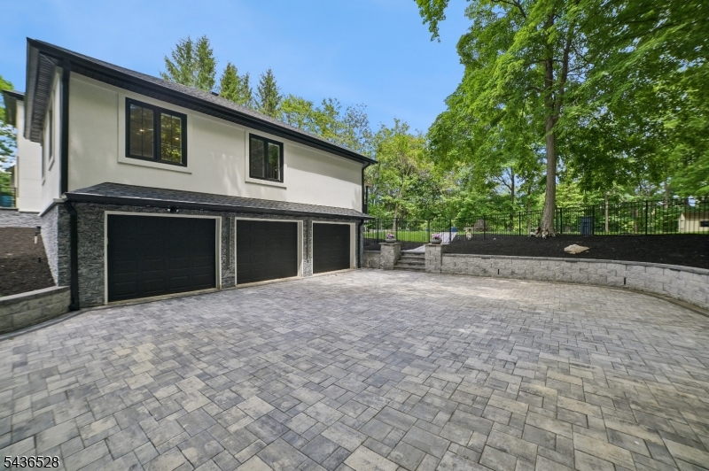 36 Ivy Pl