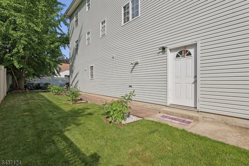 1411 Mopsick Ave
