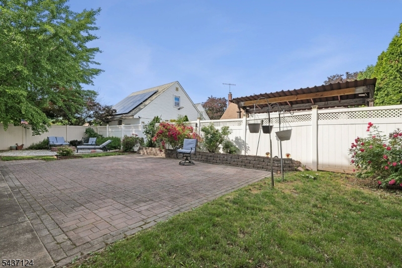 1411 Mopsick Ave