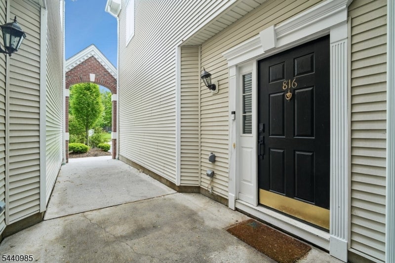 816 Firethorn Dr