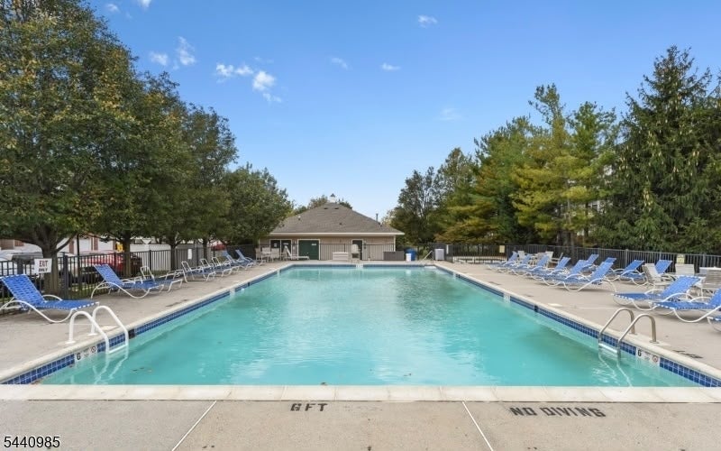 816 Firethorn Dr