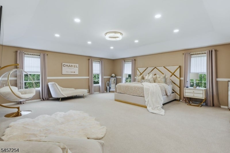 2 Butternut Ln