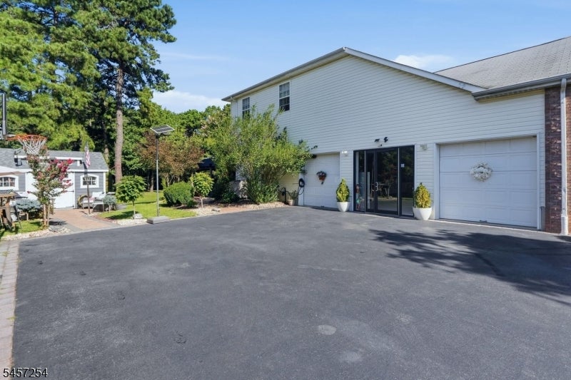 2 Butternut Ln