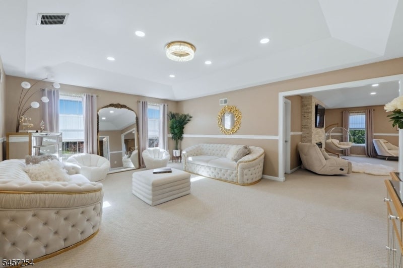 2 Butternut Ln