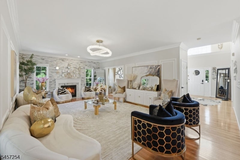 2 Butternut Ln
