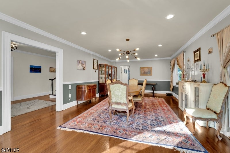 833 Salem Ave