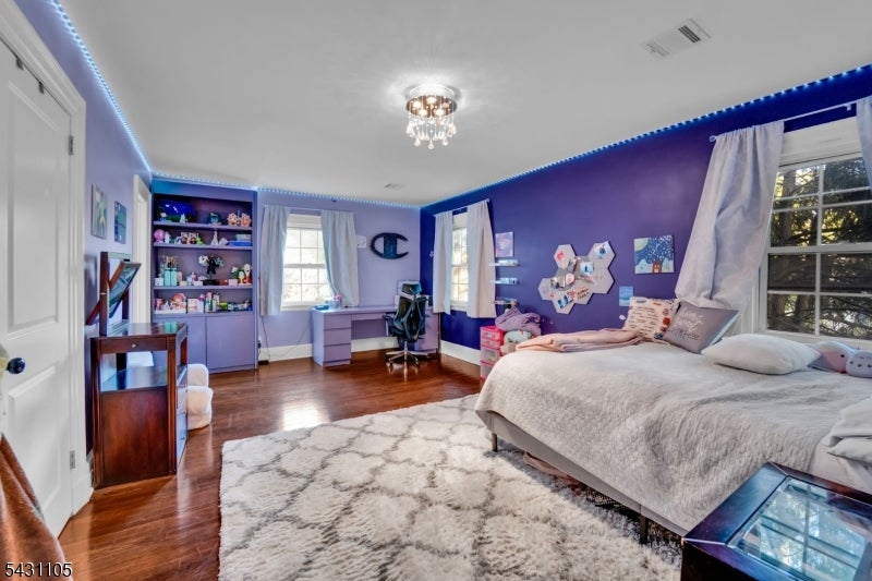 833 Salem Ave