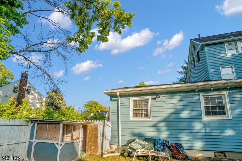 833 Salem Ave