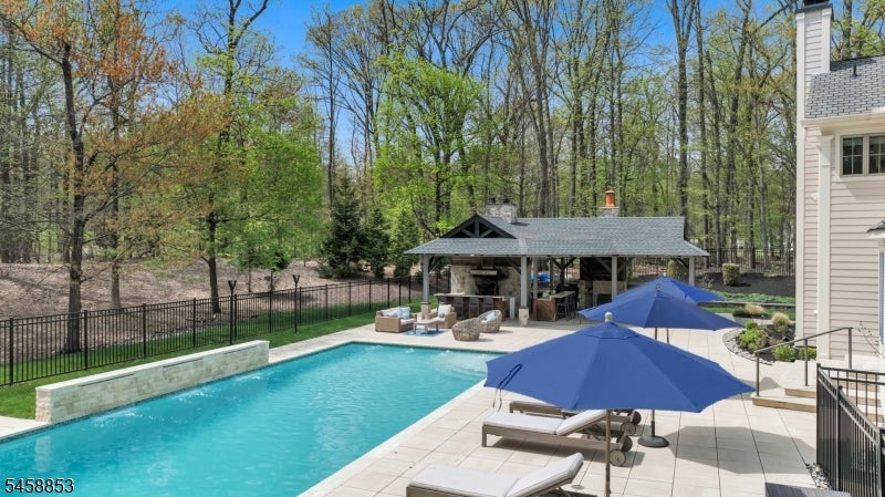 20 Pheasant Ln