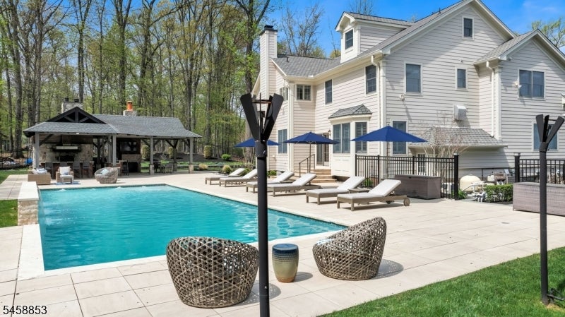 20 Pheasant Ln