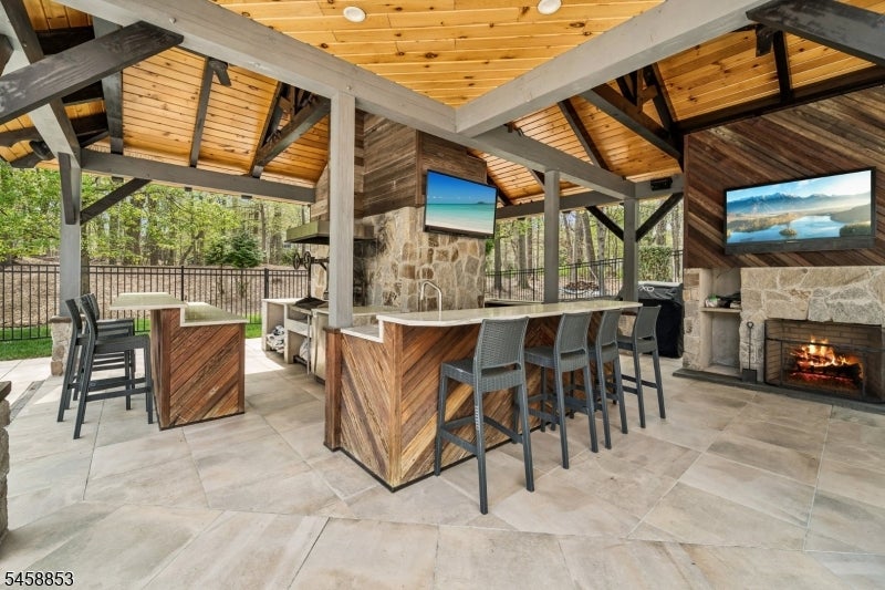 20 Pheasant Ln