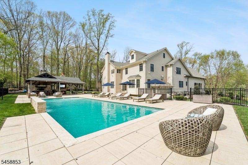 20 Pheasant Ln