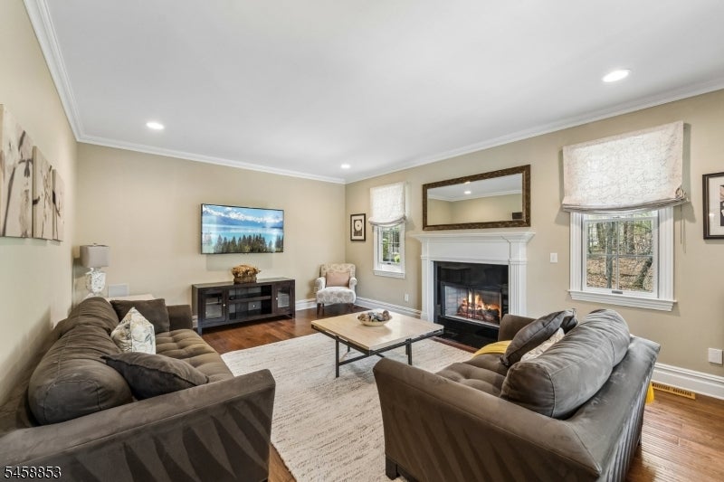 20 Pheasant Ln