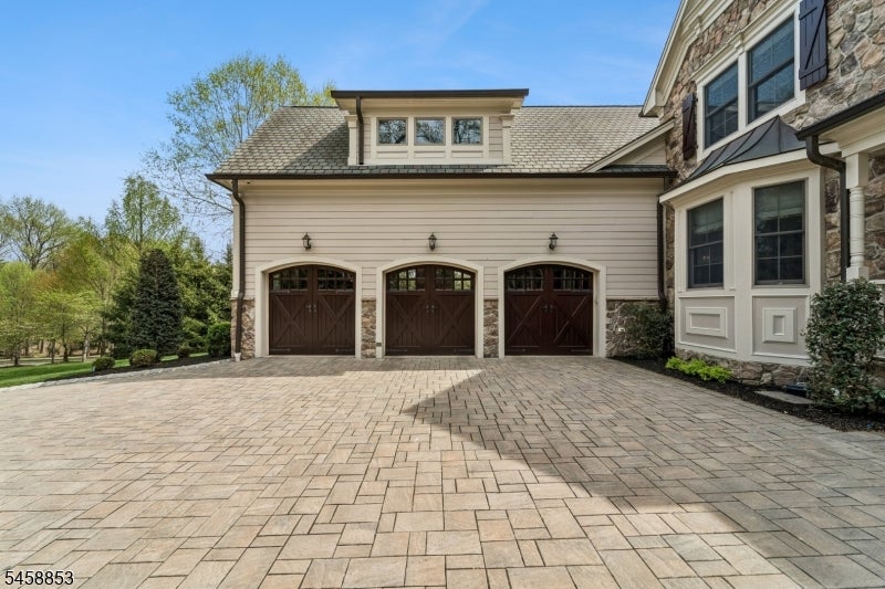 20 Pheasant Ln