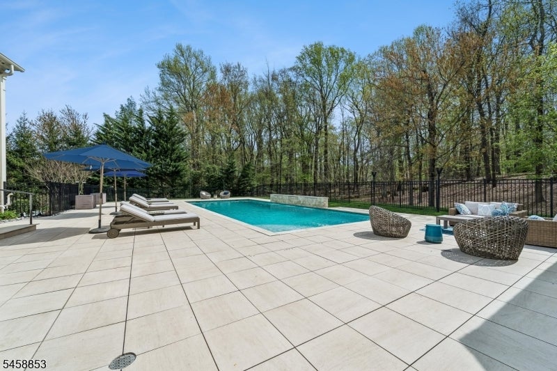 20 Pheasant Ln