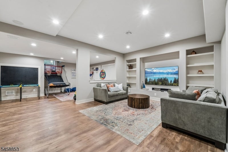 20 Pheasant Ln