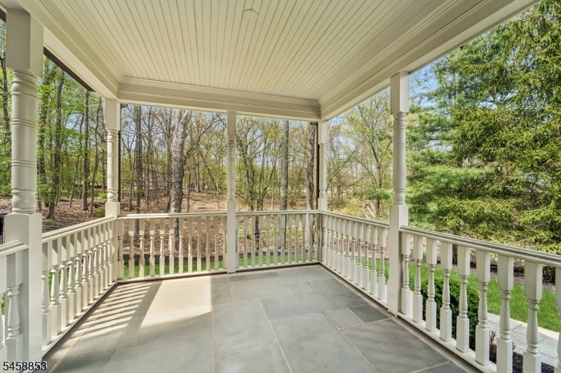 20 Pheasant Ln